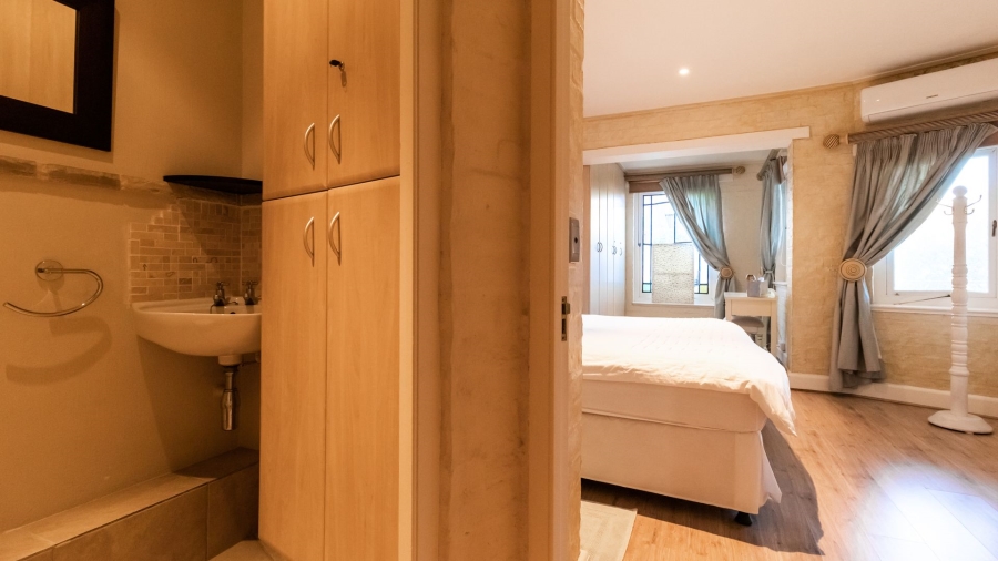 1 Bedroom Property for Sale in Hout Bay Beachfront Western Cape
